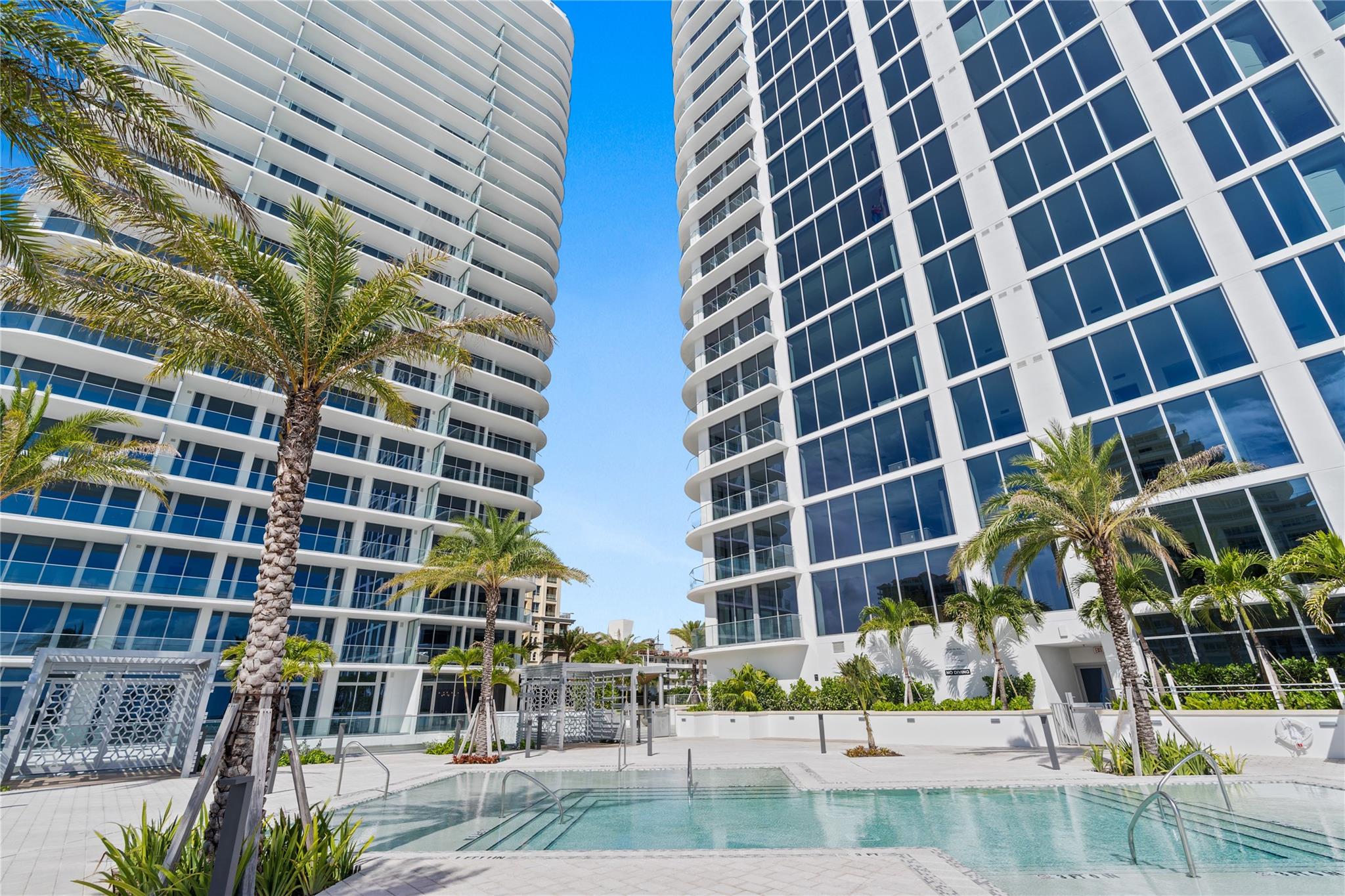 SELENE OCEANFRONT RESIDEN - Residential