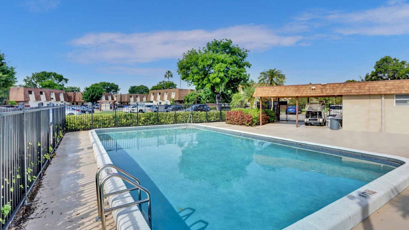 Le Clos - Residential