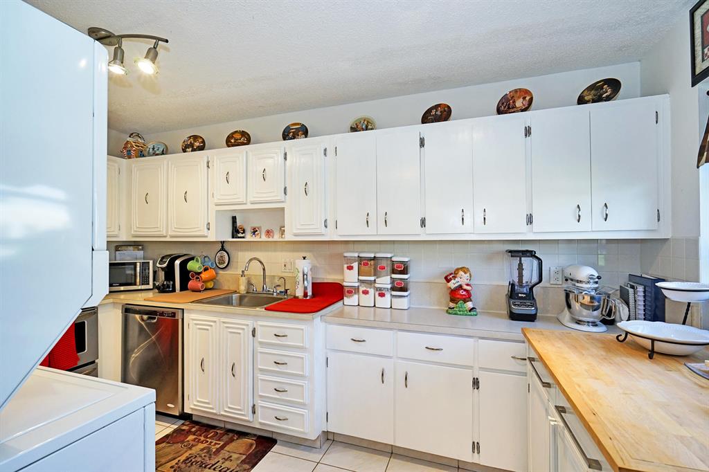 BOCA LAKES CONDO - Residential