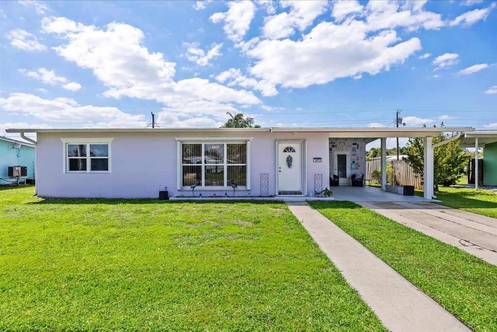 Photo of 2872 SE Wiltshire Terrace, Port Saint Lucie, FL 34952 (MLS # B26023043)