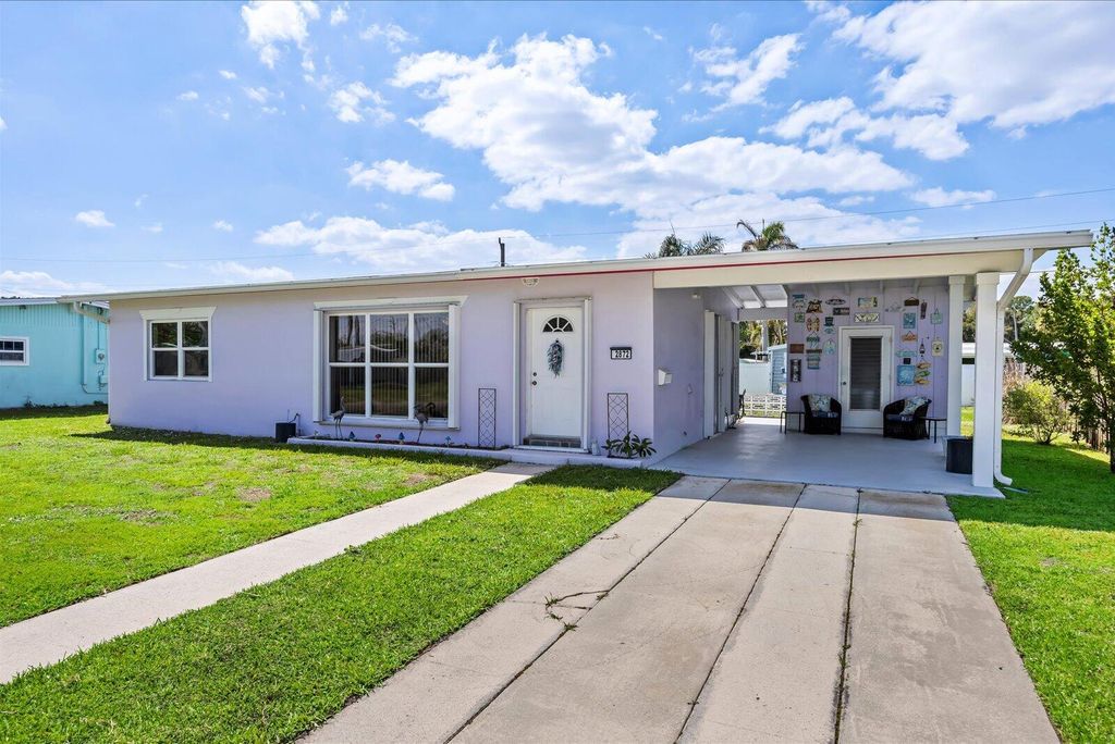 Photo of 2872 SE Wiltshire Terrace, Port Saint Lucie, FL 34952 (MLS # B26023043)