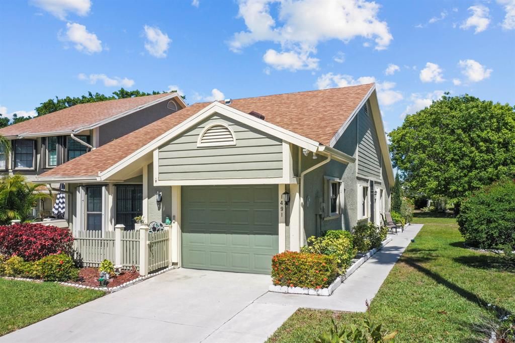 Photo of 1491 SE Ashville Court, Port St Lucie, FL 34952 (MLS # R10877481)