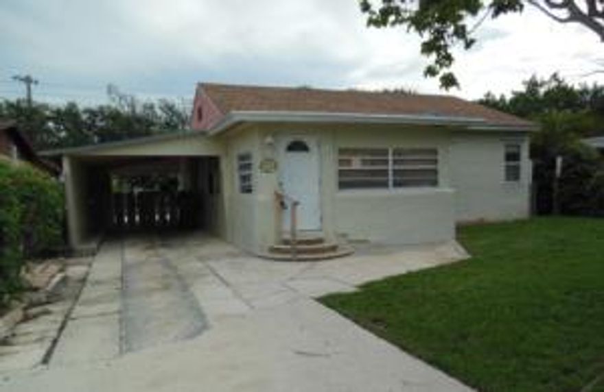 Charming 2 Bedroom, 1 Bath Bungalow with NO HOA. This adorable home features 2 Great Sized Bedrooms both with Built-Ins, Living Room with Crown-Moulding, a Dining Room and a Den!  This is one home that you have to see! Don't Wait! Go See It Today!