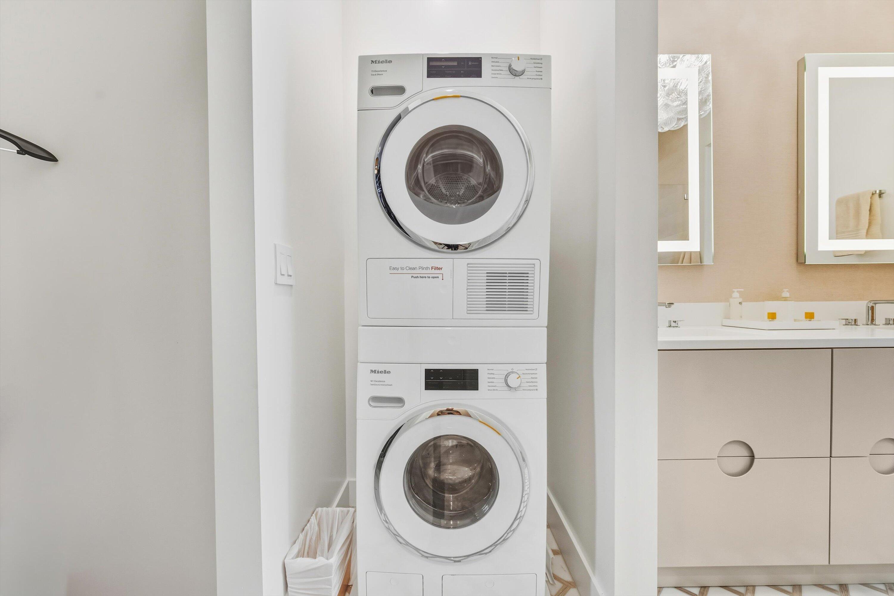 MALLORY SQUARE - Residential