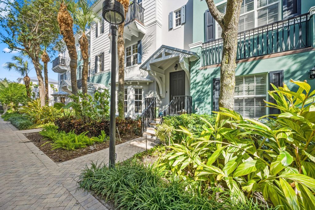 Photo of 362 E Mallory Circle, Delray Beach, FL 33483 (MLS # B26005572)