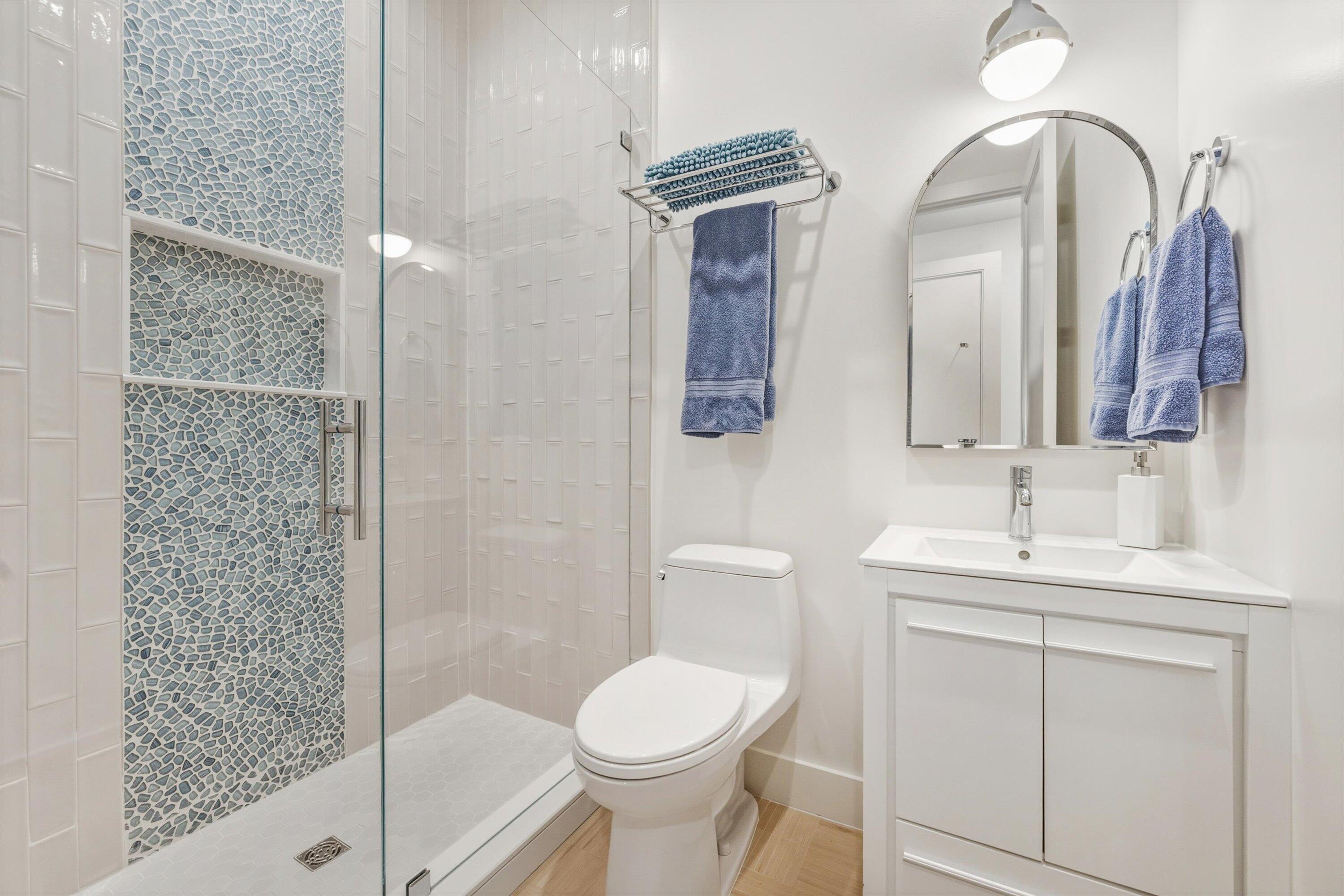 MALLORY SQUARE - Residential