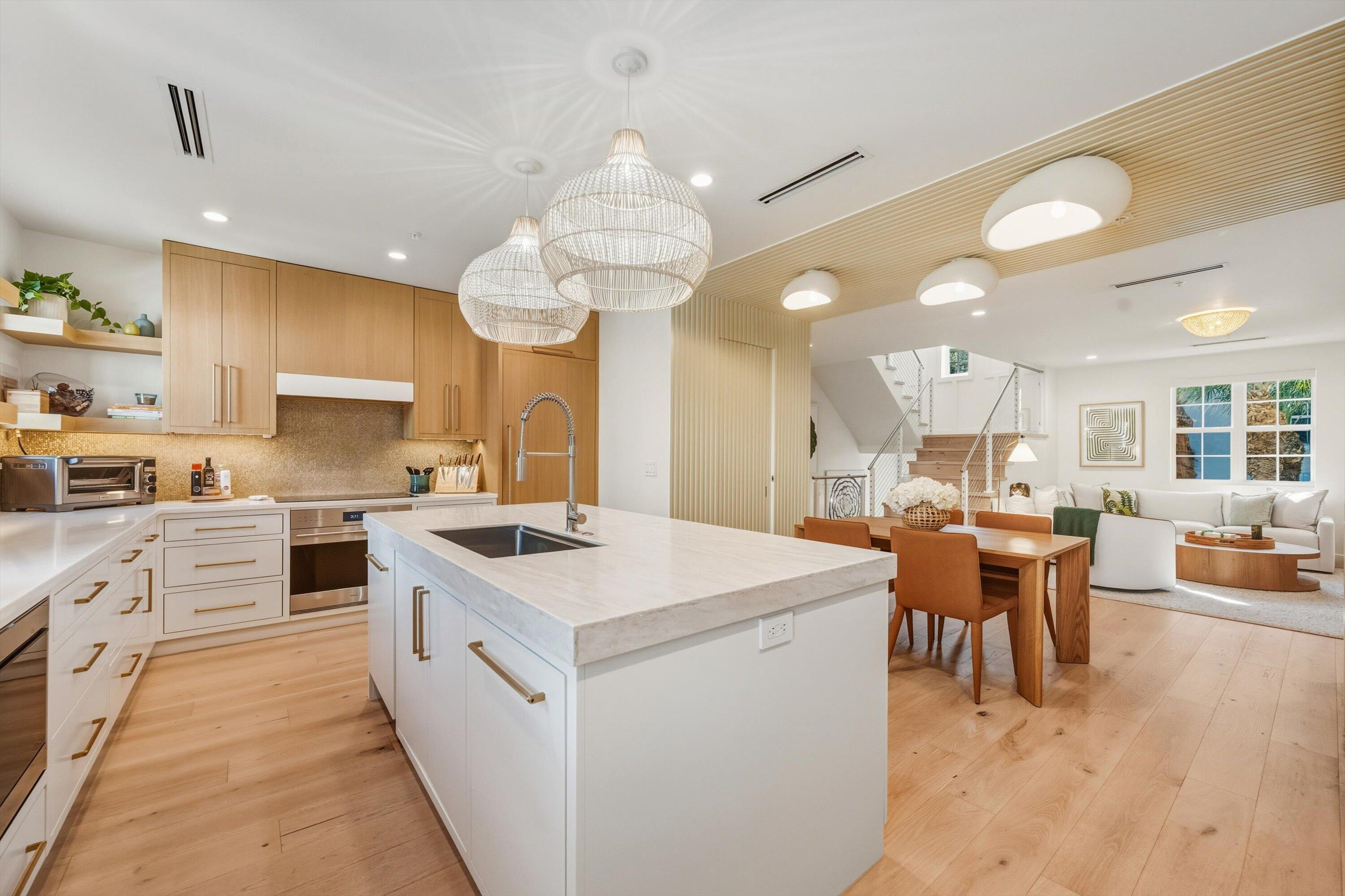 MALLORY SQUARE - Residential