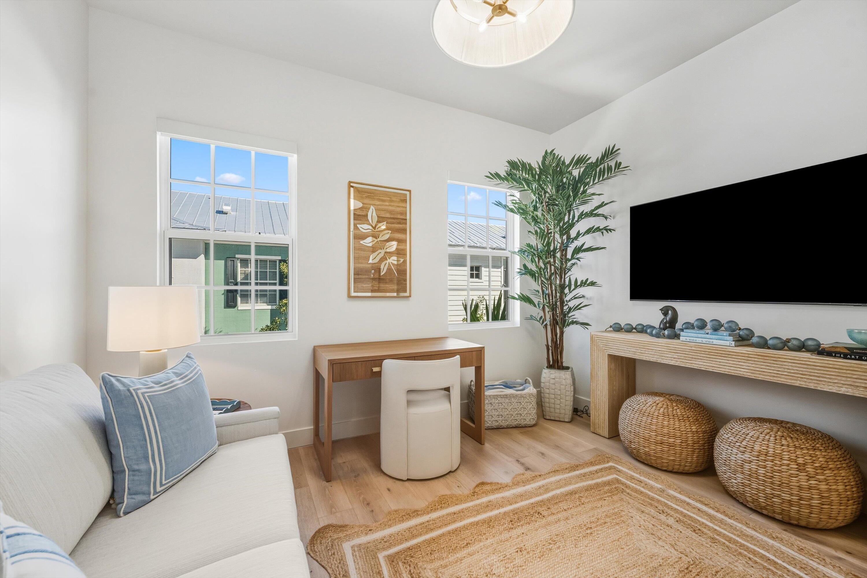 MALLORY SQUARE - Residential