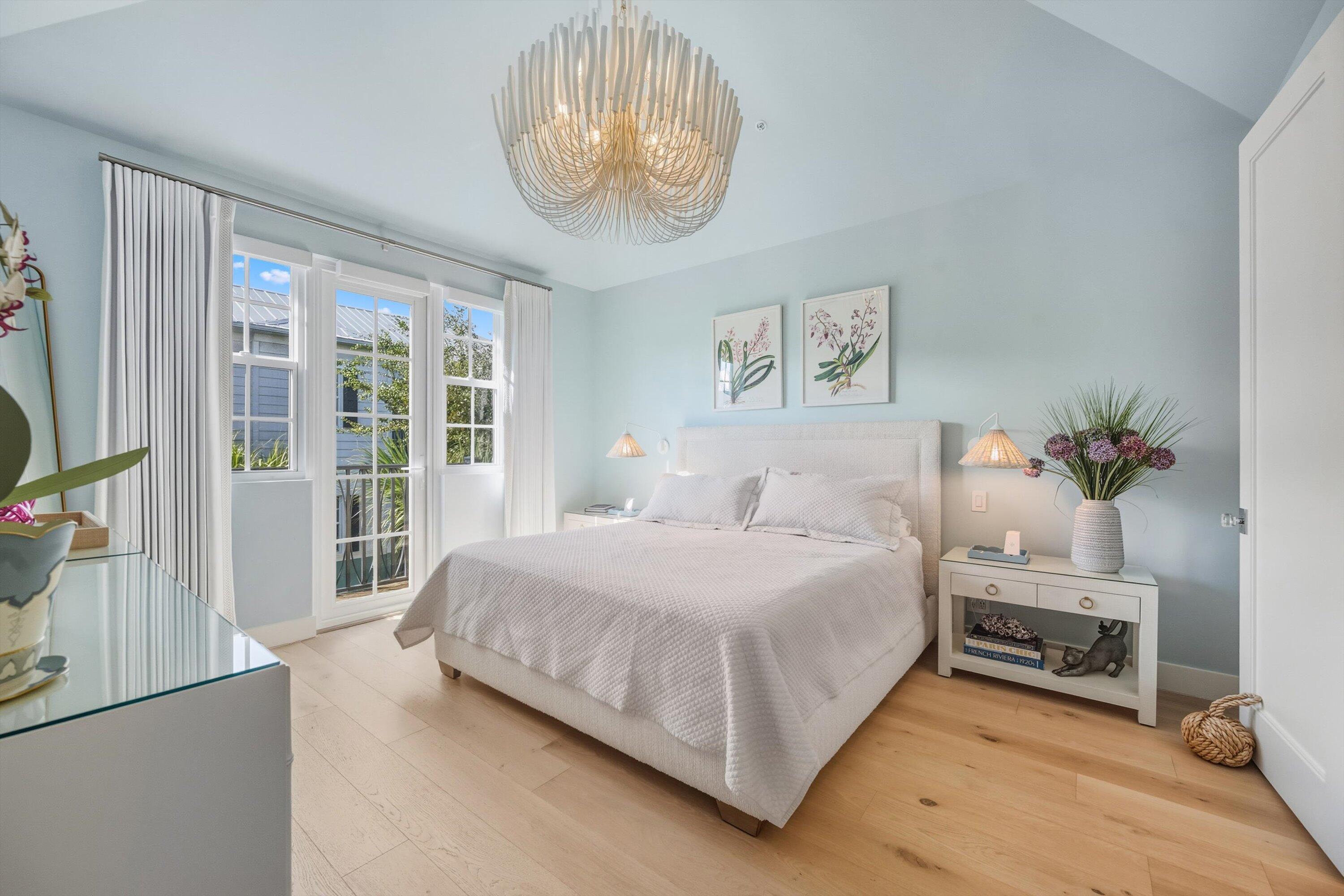 MALLORY SQUARE - Residential