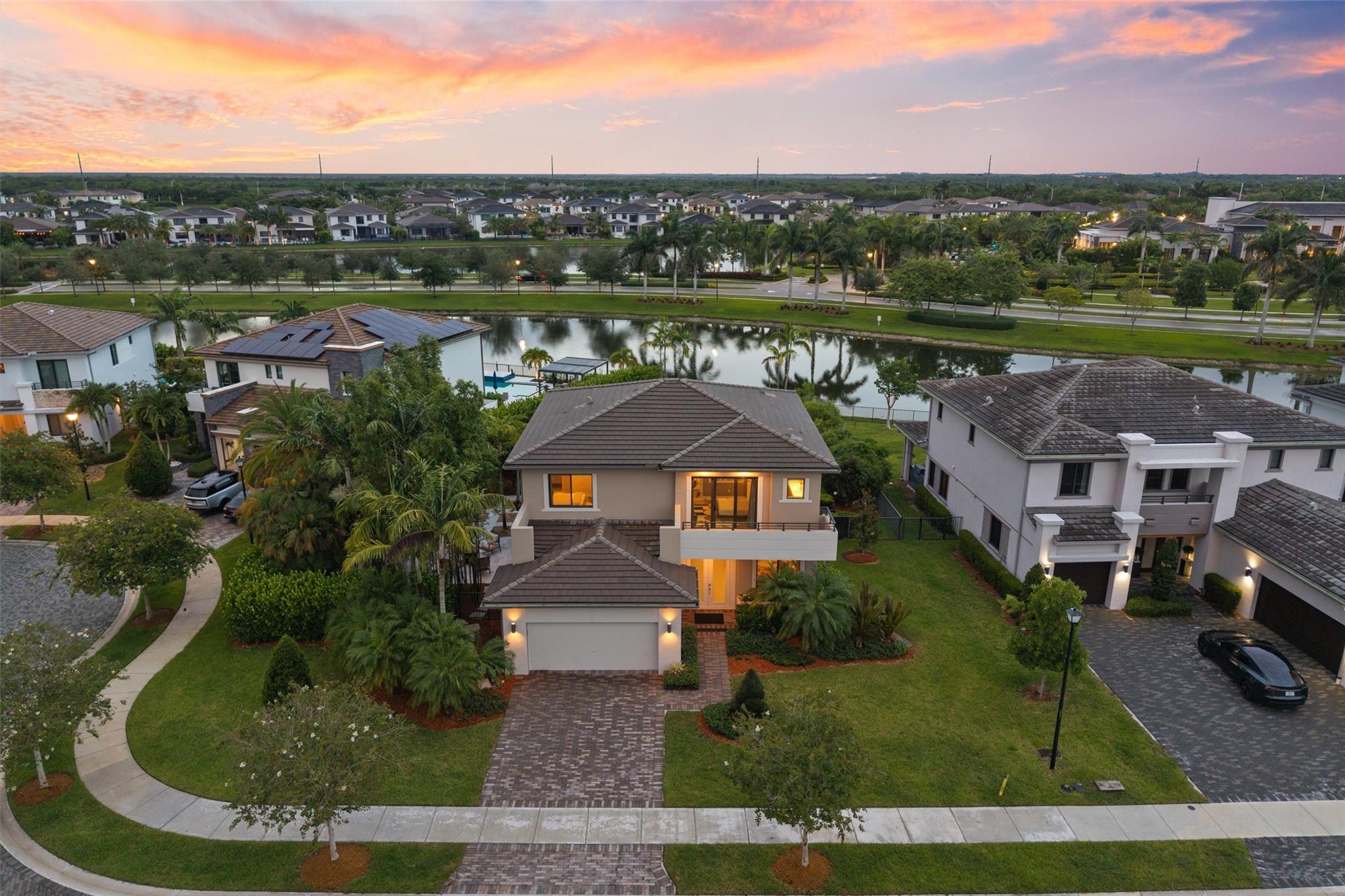 10593 N Lago Vista Cir