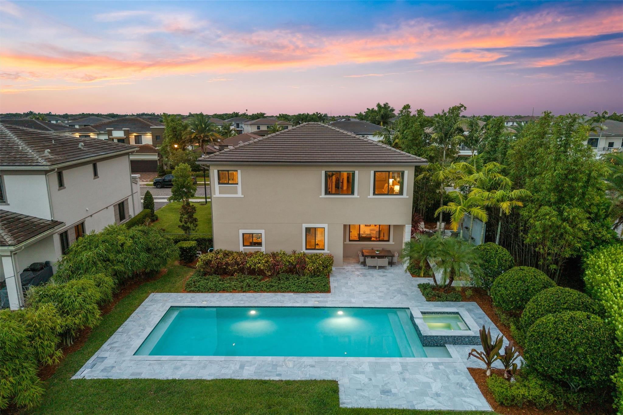 10593 N Lago Vista Cir