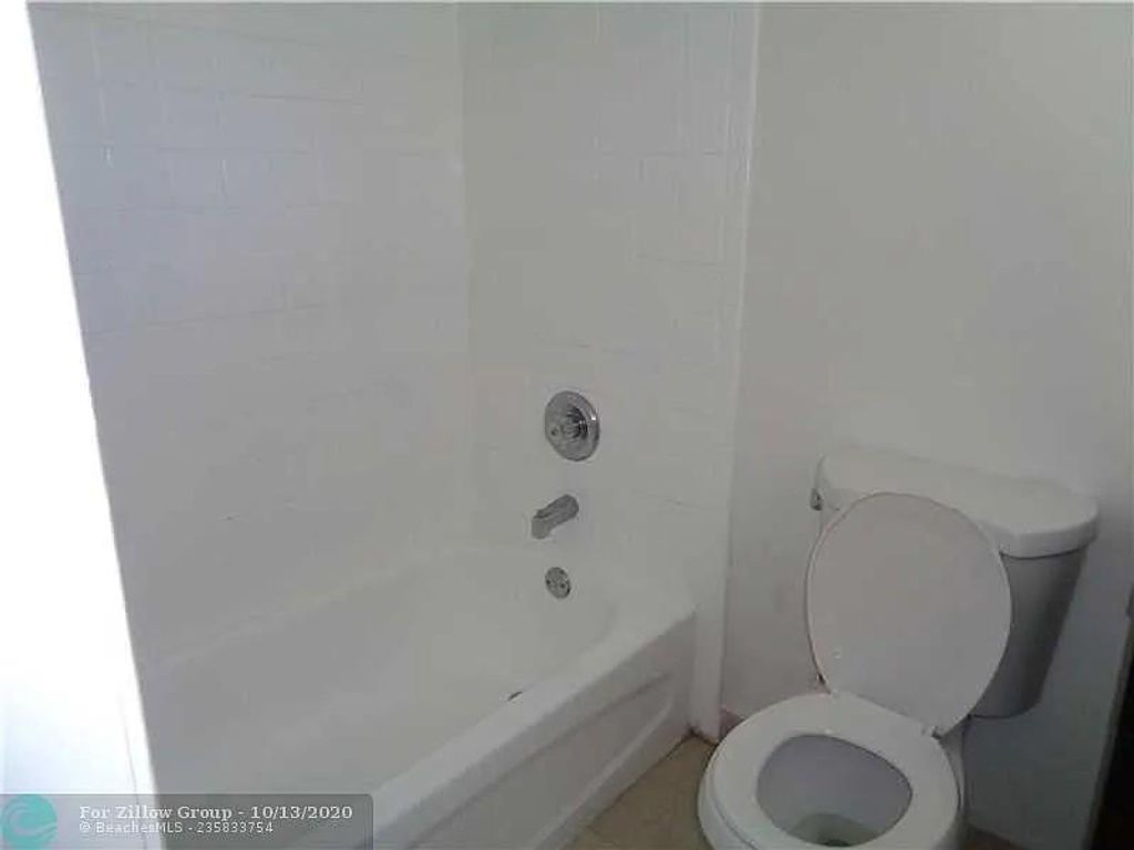 Photo of 101 NE 41st St #H123, Fort Lauderdale, FL 33334 (MLS # F10517451)