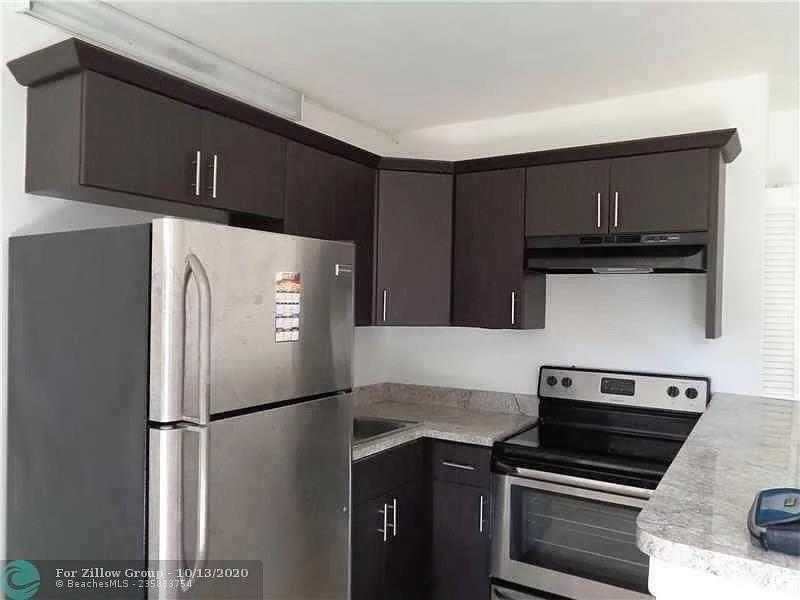 1 bed 1 bath unit in Oakland Park FL. Tile throughout. Appliances incldued. Perfect for Investors. Unit is currently rented.