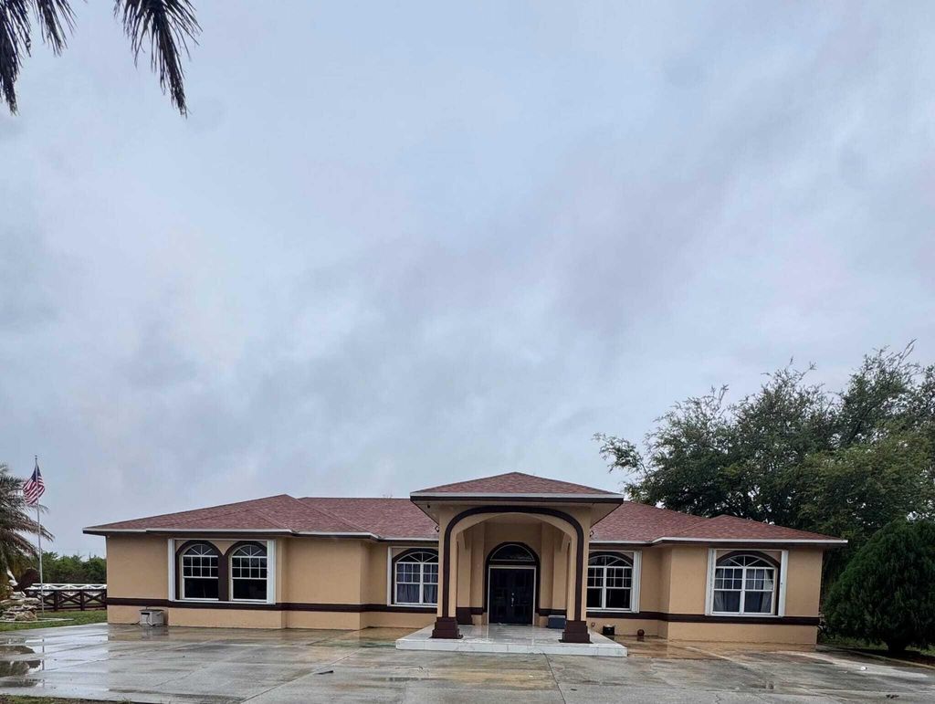 Photo of 435 E A Road E, Labelle, FL 33935 (MLS # B26003647)