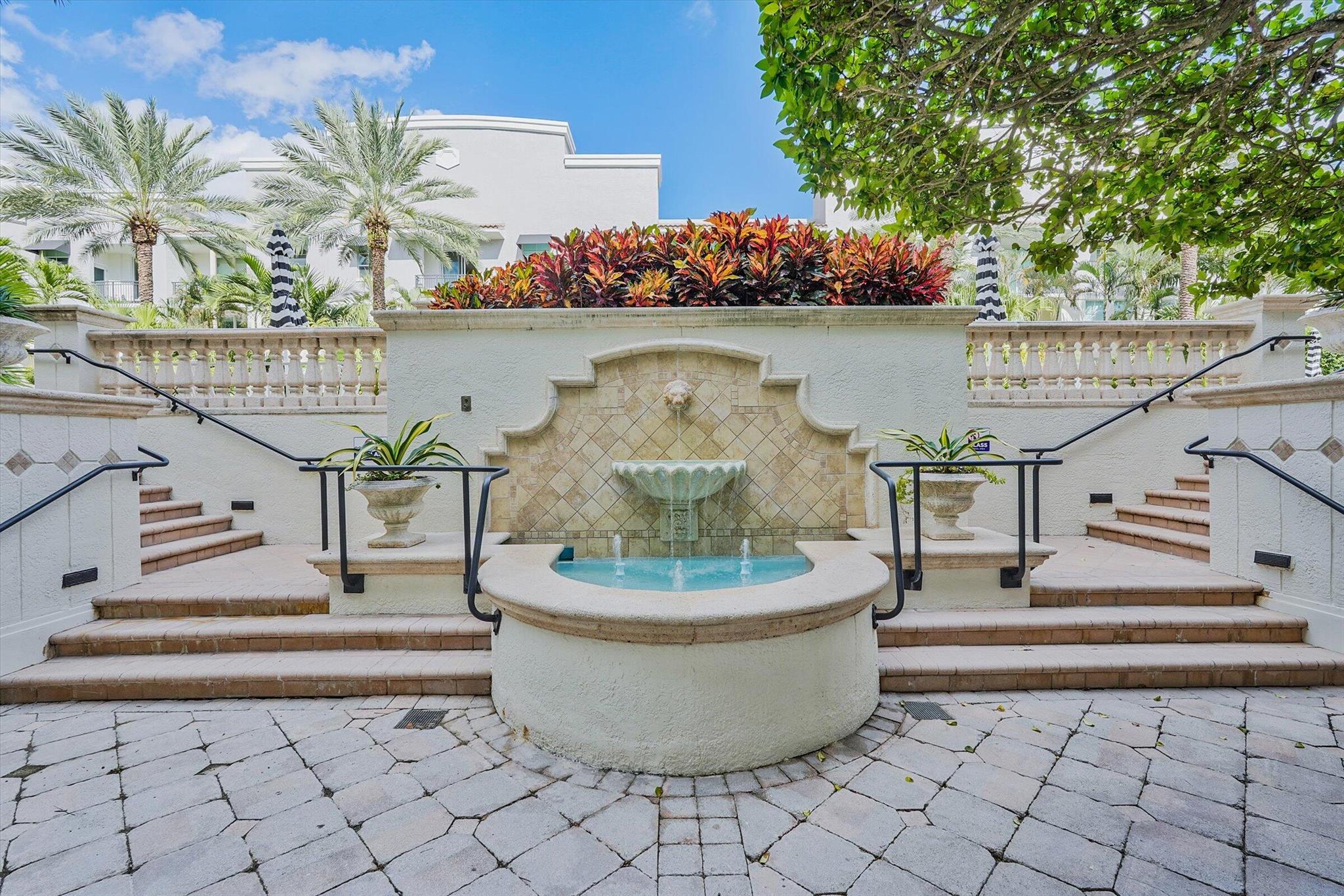 PRADO CONDO - Residential