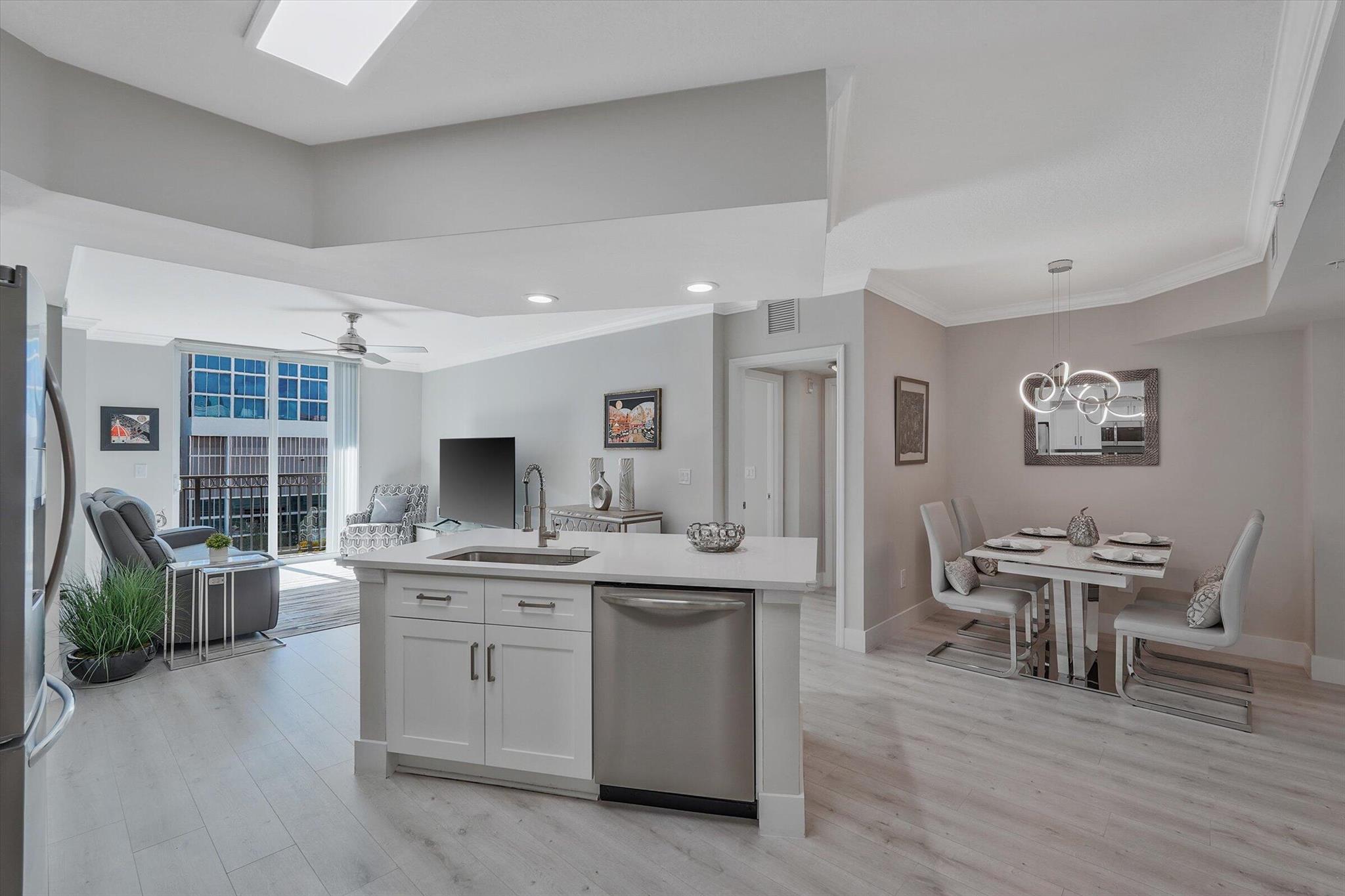 PRADO CONDO - Residential