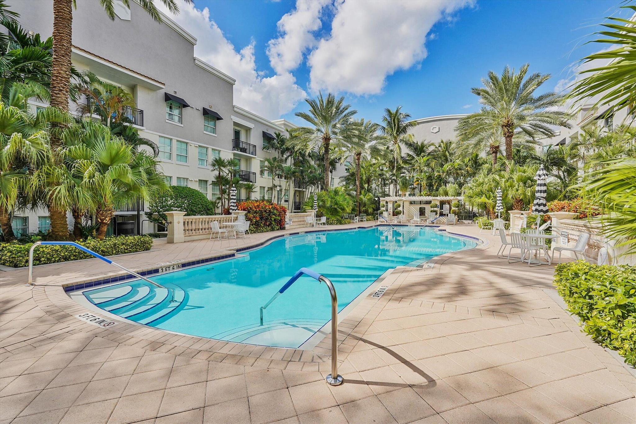 PRADO CONDO - Residential