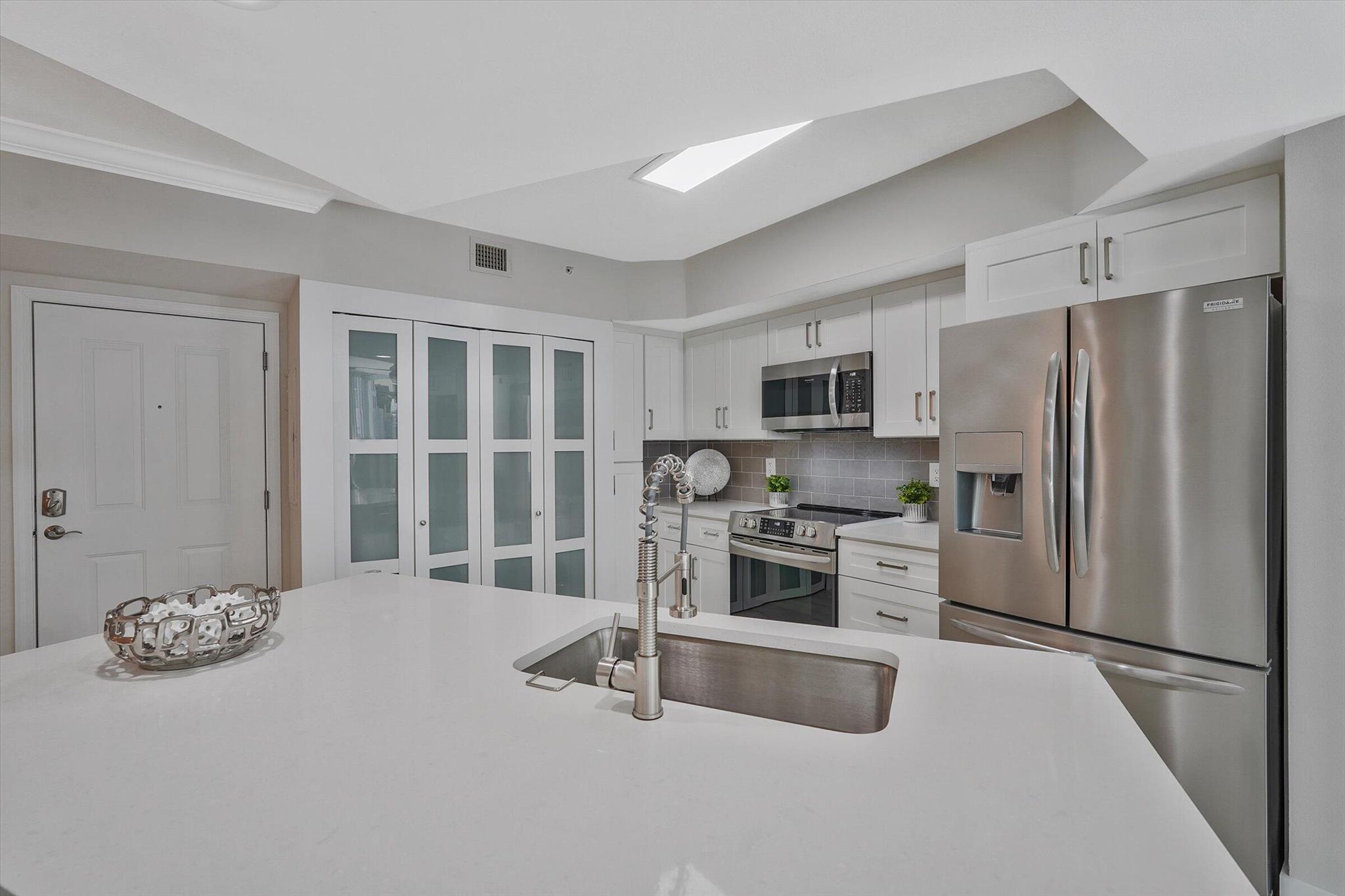 PRADO CONDO - Residential