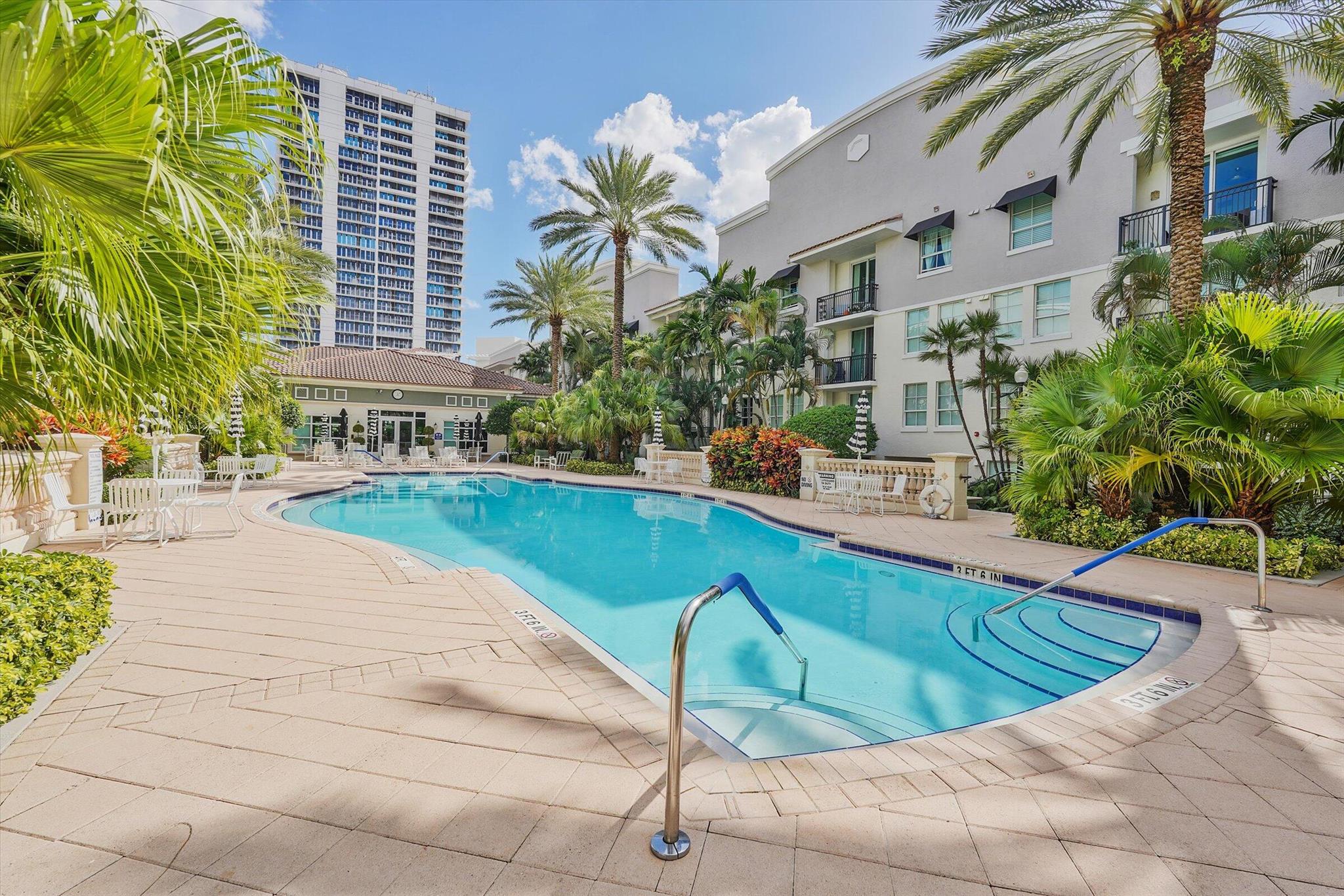 PRADO CONDO - Residential