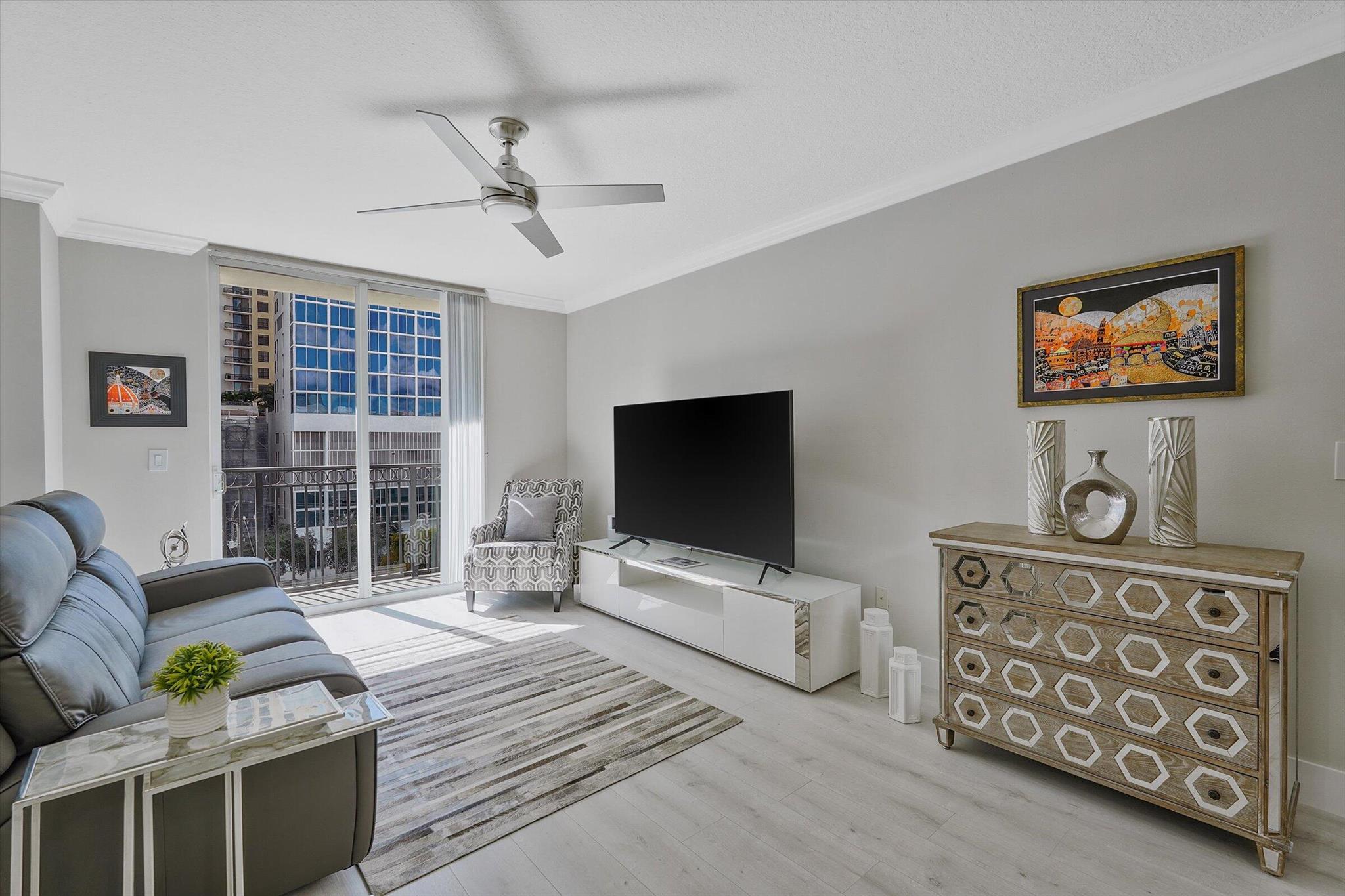 PRADO CONDO - Residential