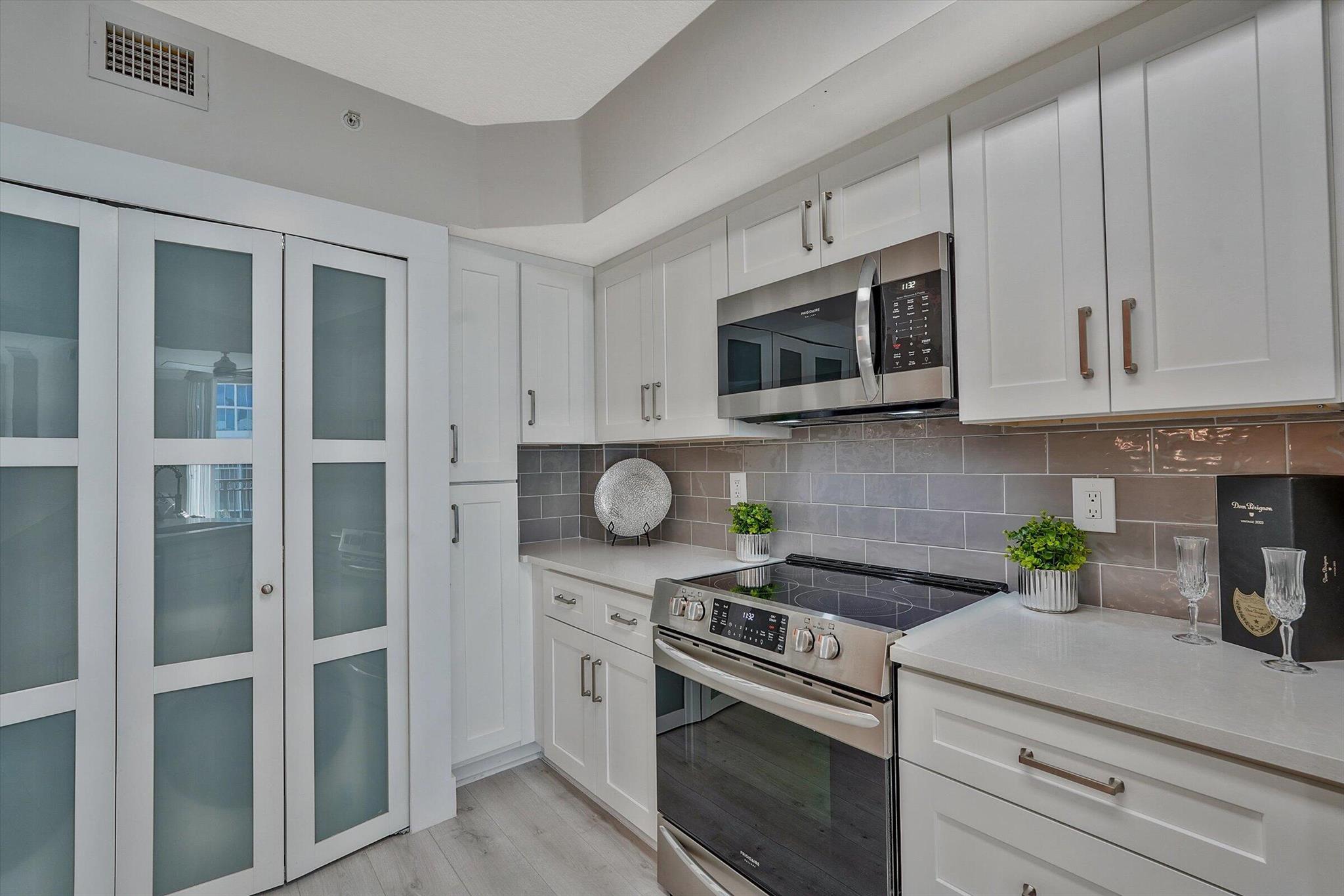 PRADO CONDO - Residential