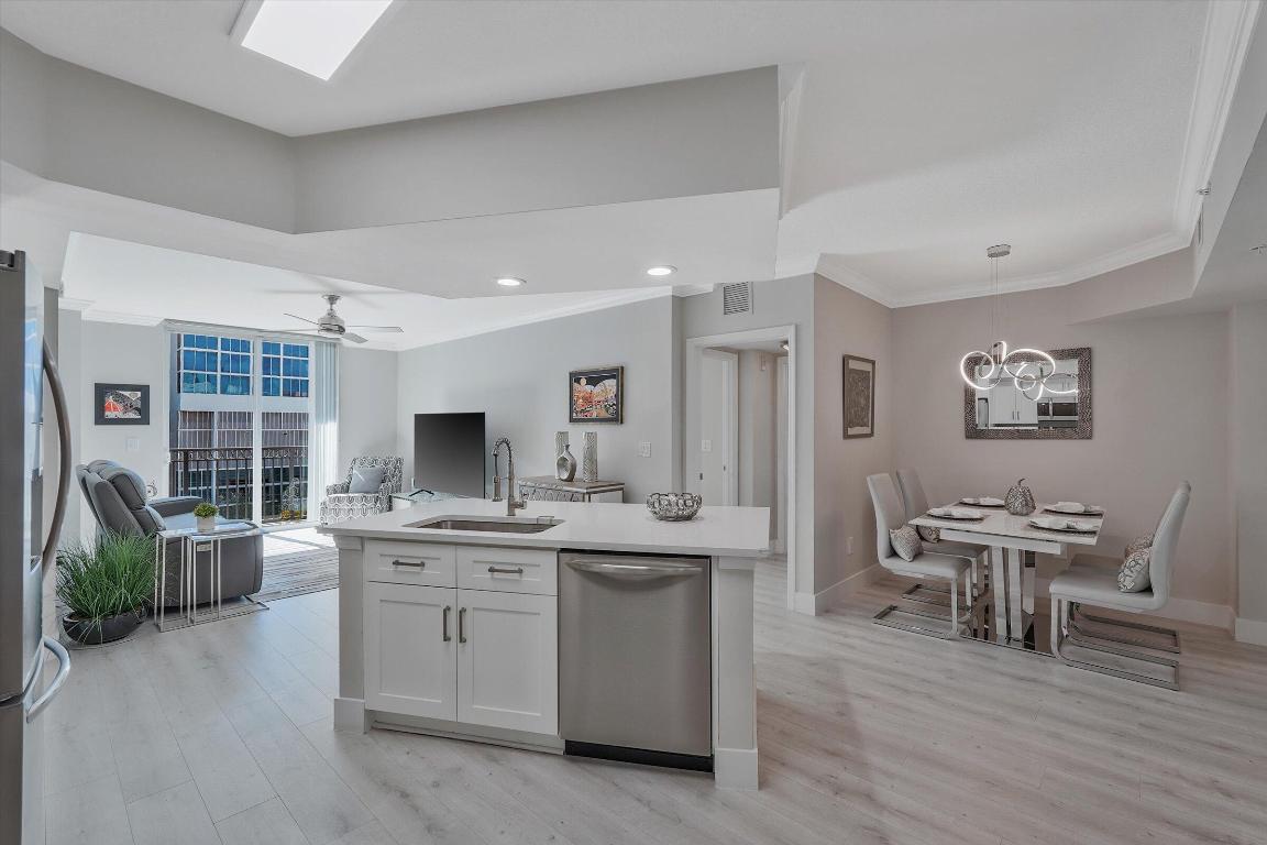 600 S Dixie Highway 637