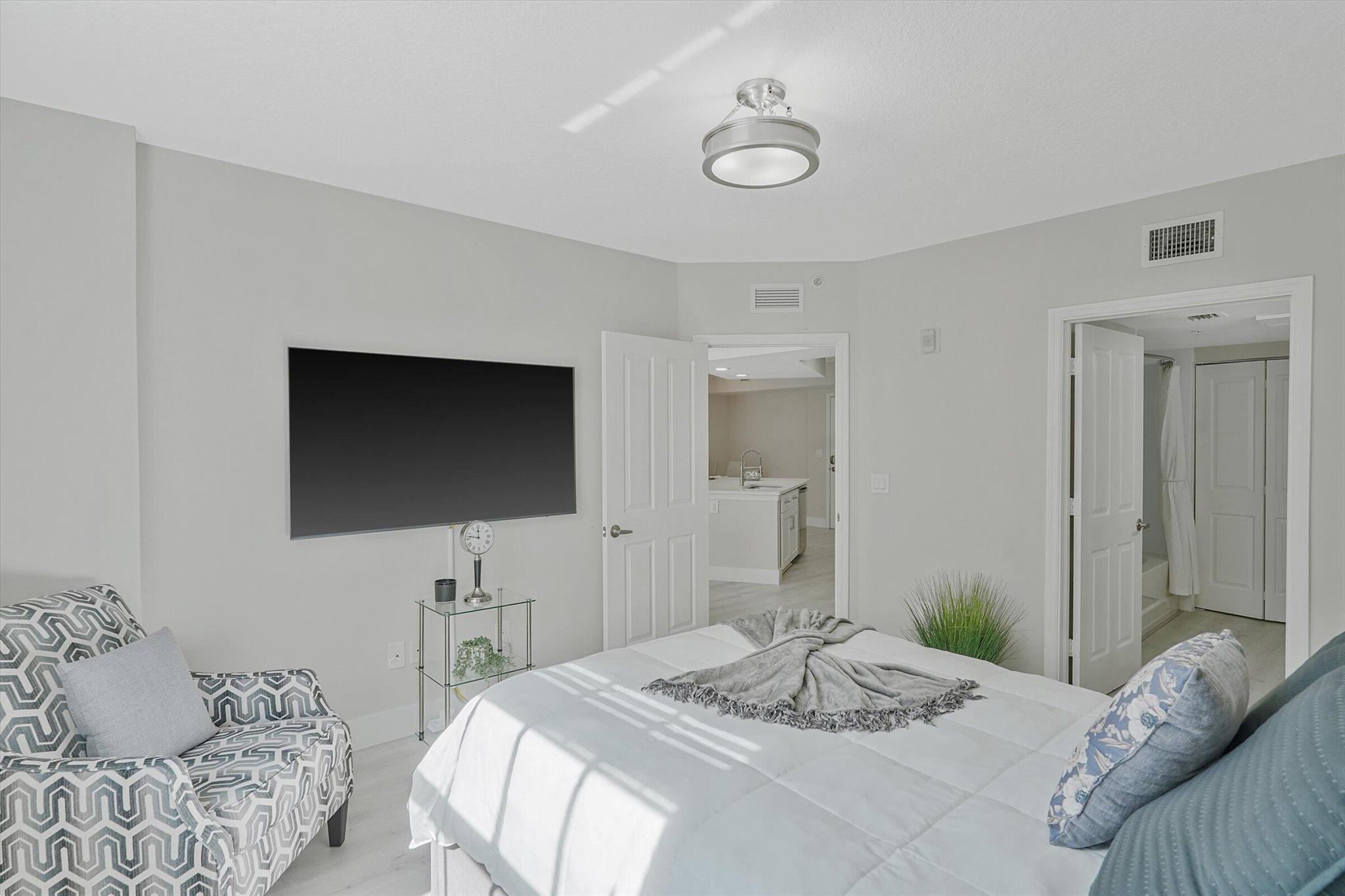 PRADO CONDO - Residential