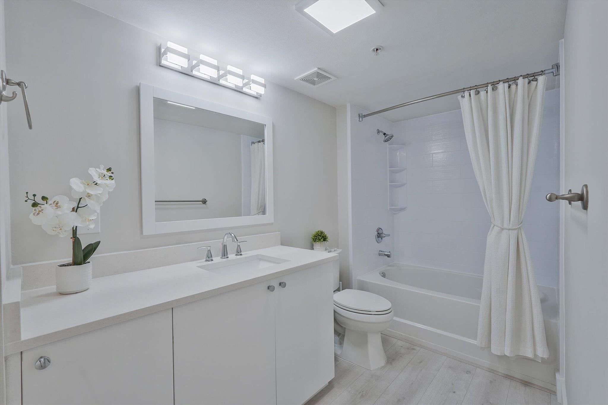 PRADO CONDO - Residential