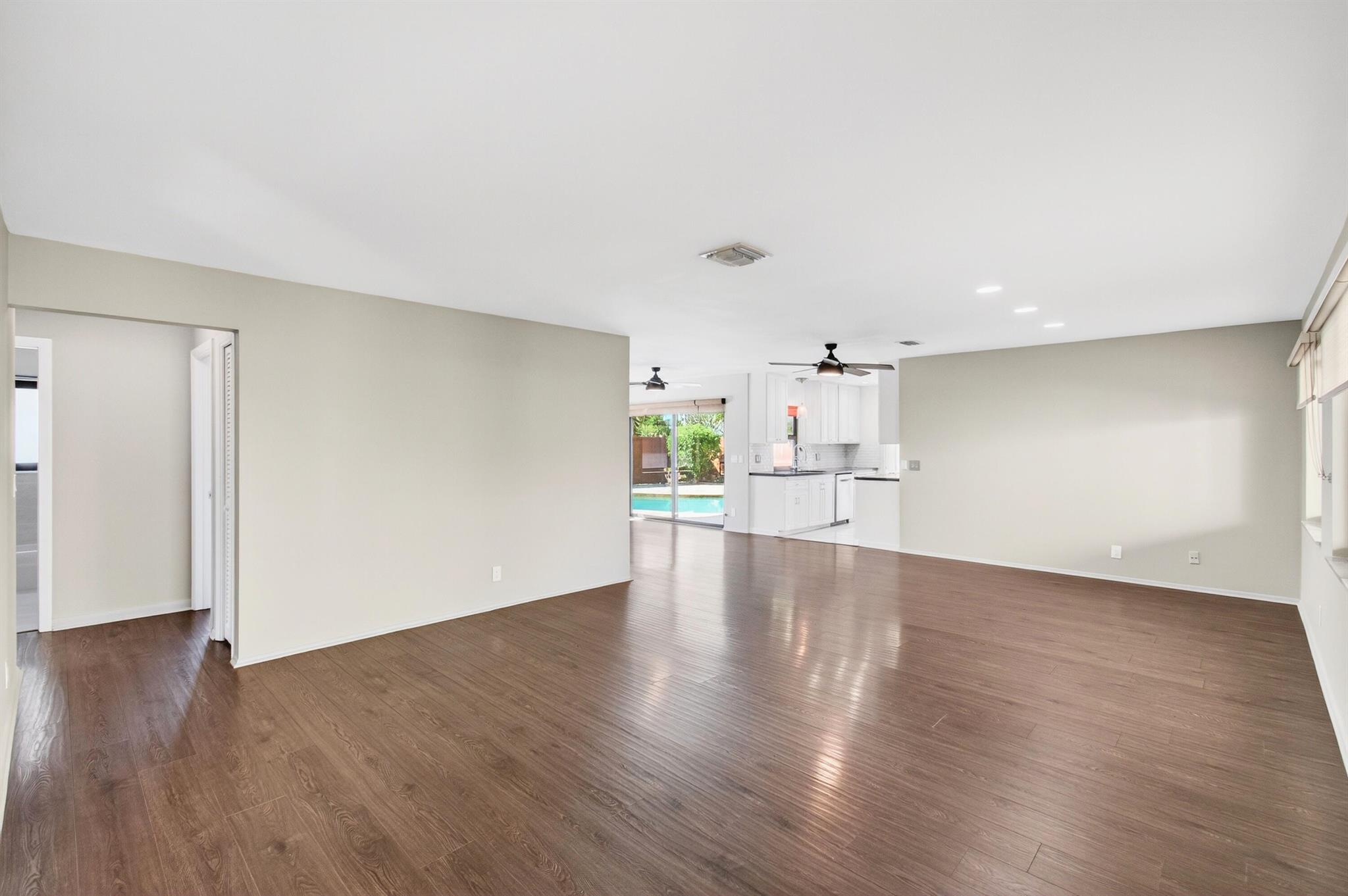 TROPIC PALMS 1 - Residential