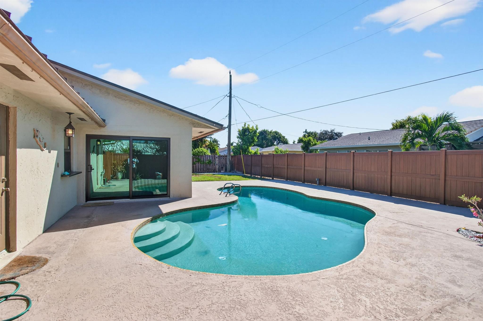 TROPIC PALMS 1 - Residential