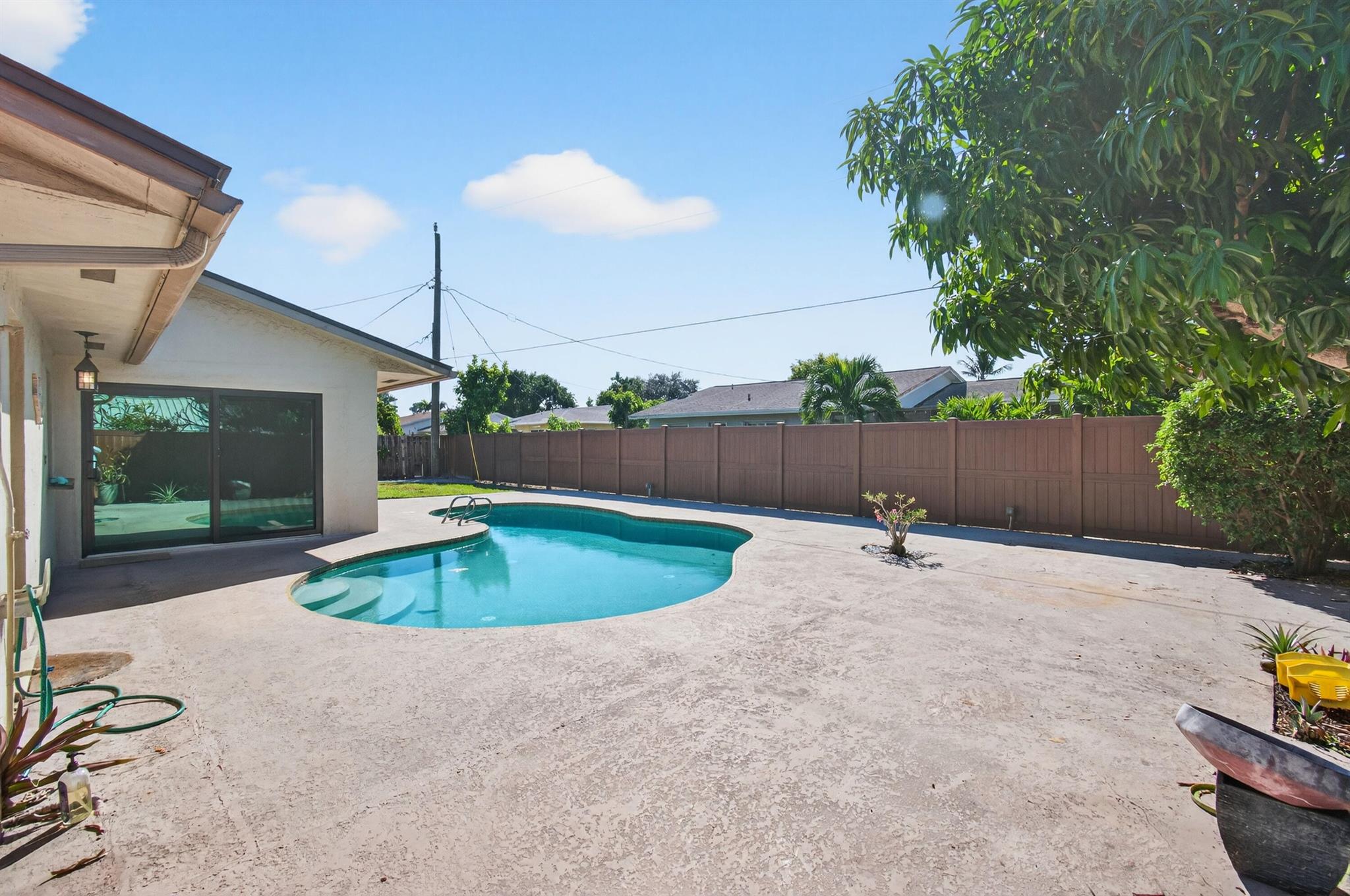 TROPIC PALMS 1 - Residential