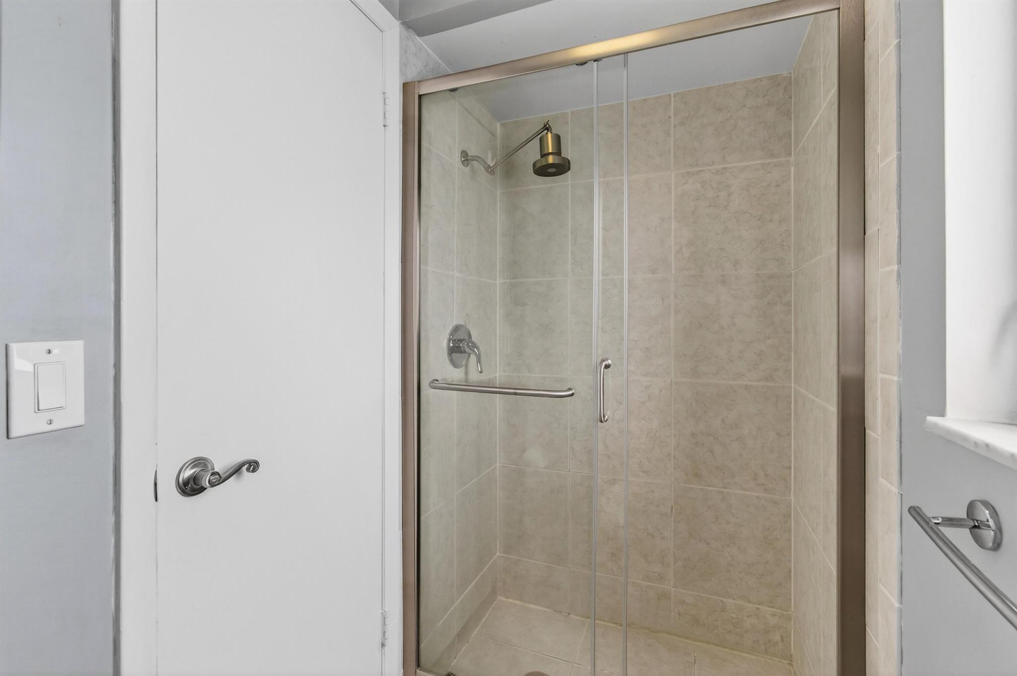 TROPIC PALMS 1 - Residential