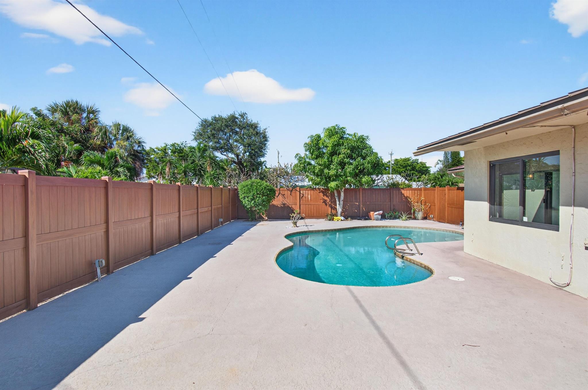 TROPIC PALMS 1 - Residential