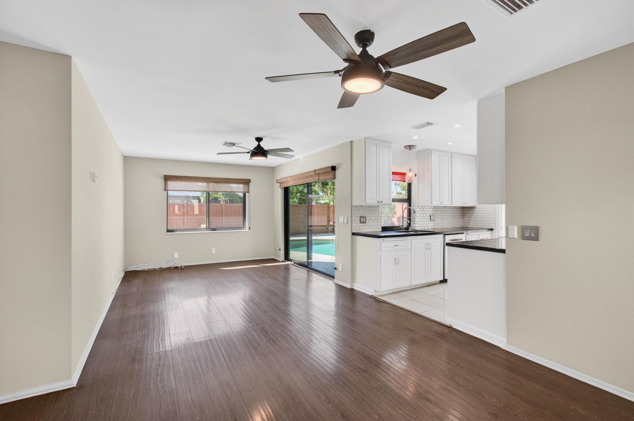 TROPIC PALMS 1 - Residential