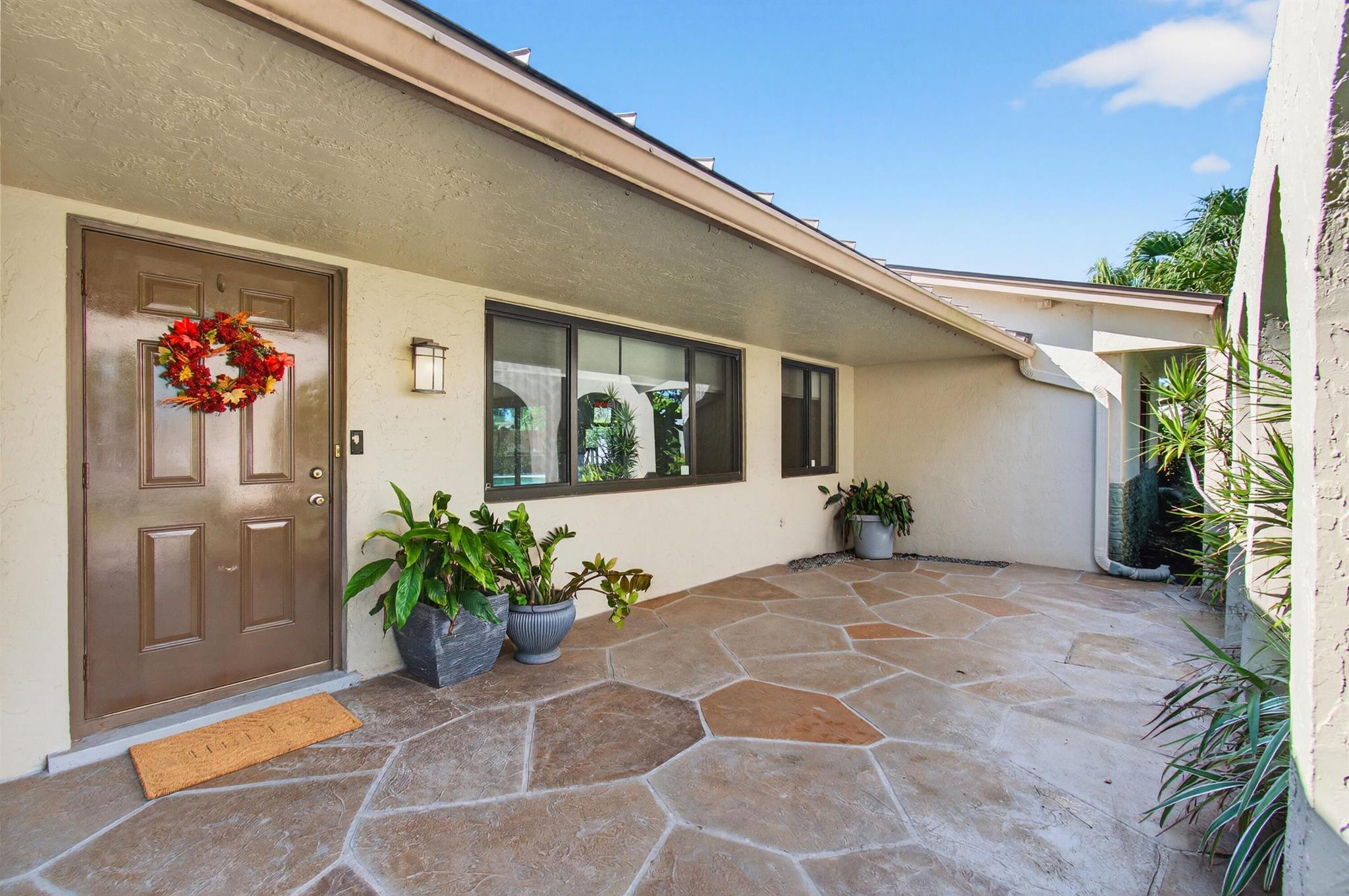 TROPIC PALMS 1 - Residential