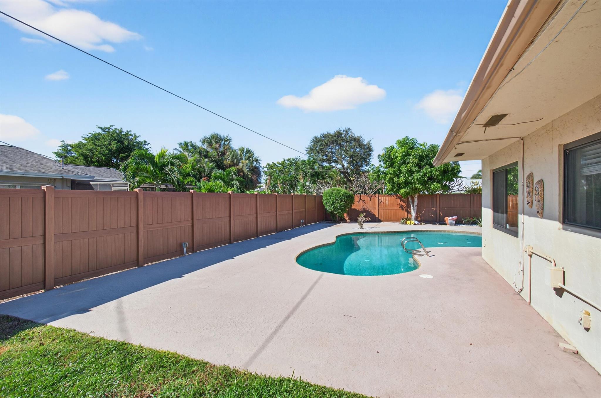 TROPIC PALMS 1 - Residential