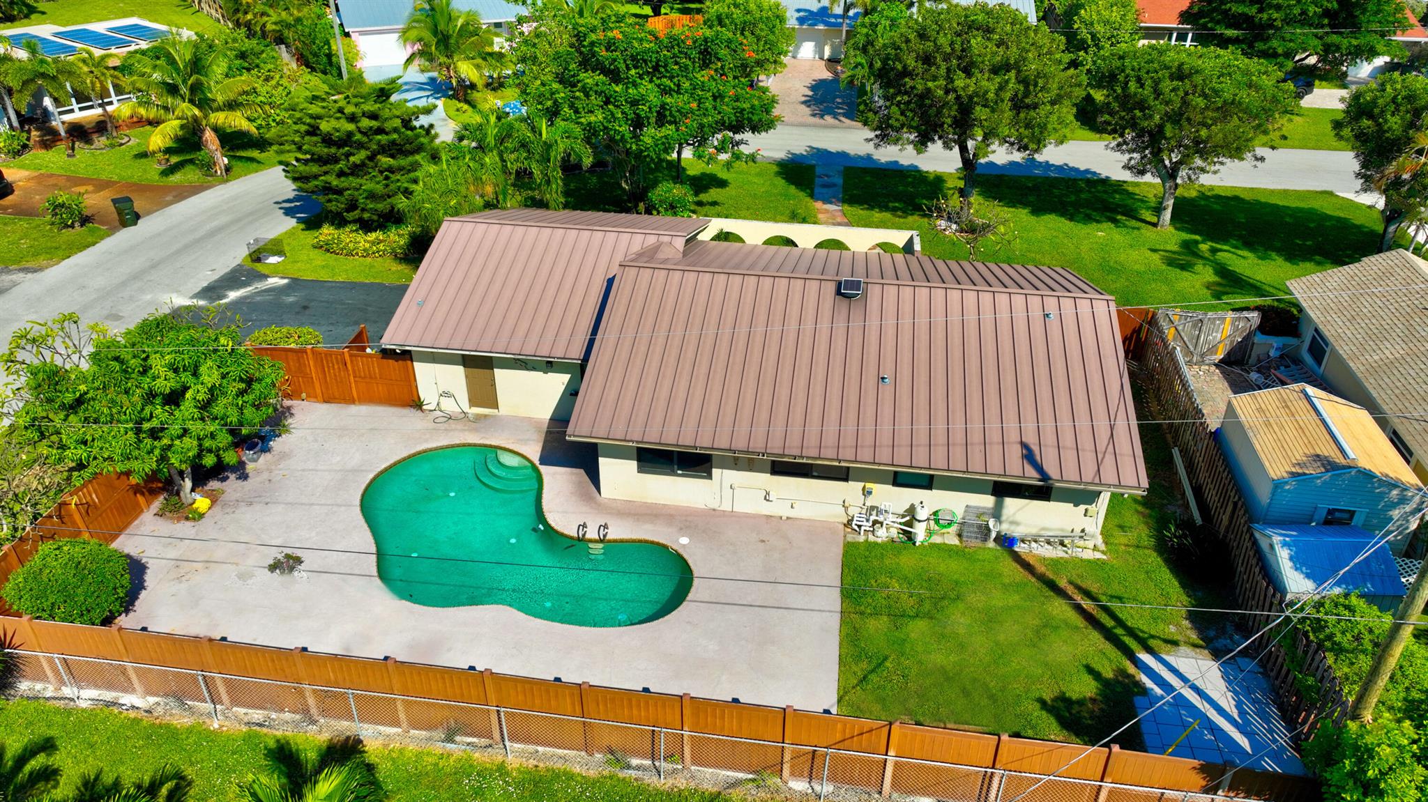 TROPIC PALMS 1 - Residential