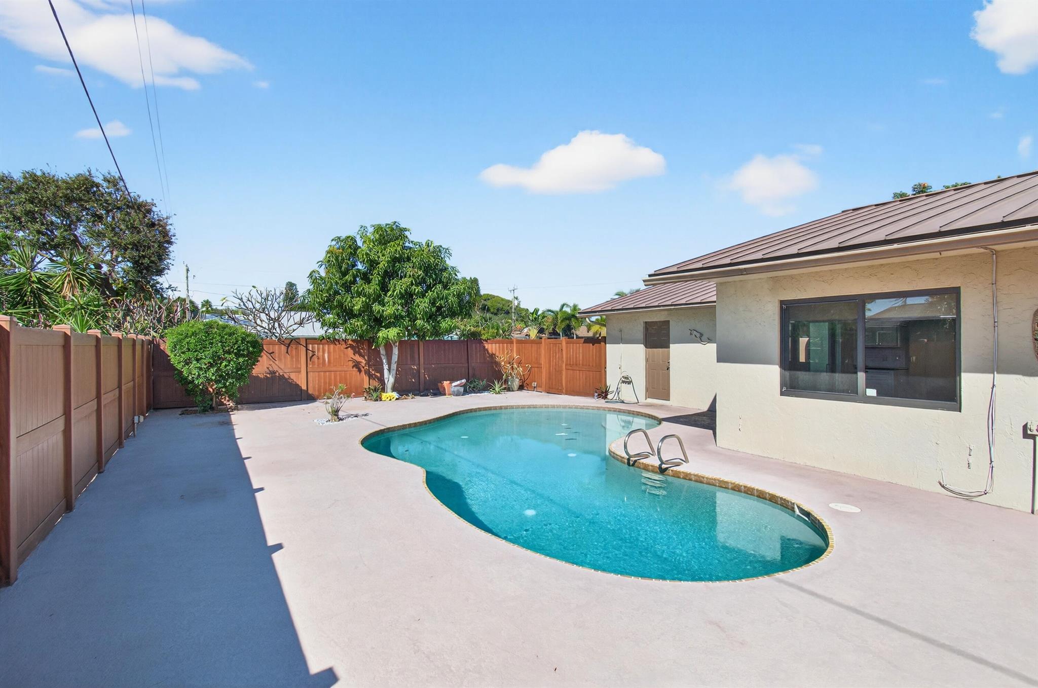 TROPIC PALMS 1 - Residential