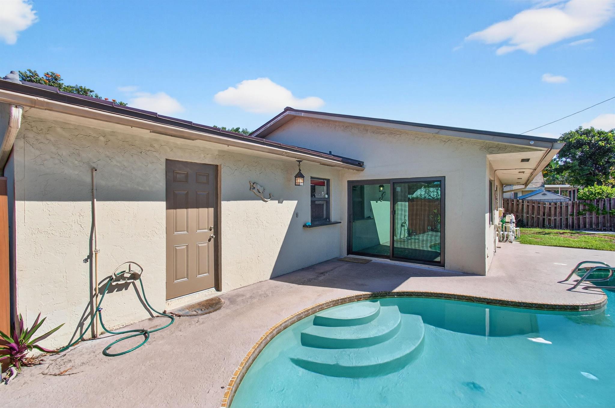 TROPIC PALMS 1 - Residential