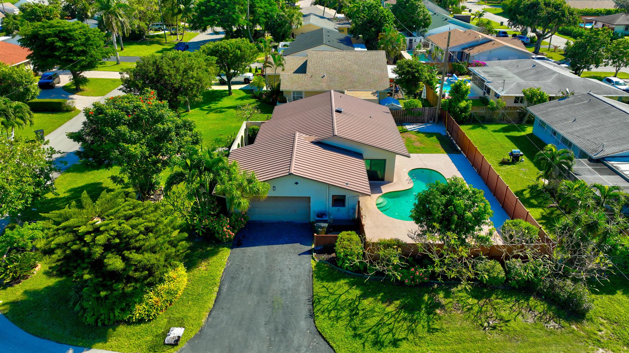 TROPIC PALMS 1 - Residential