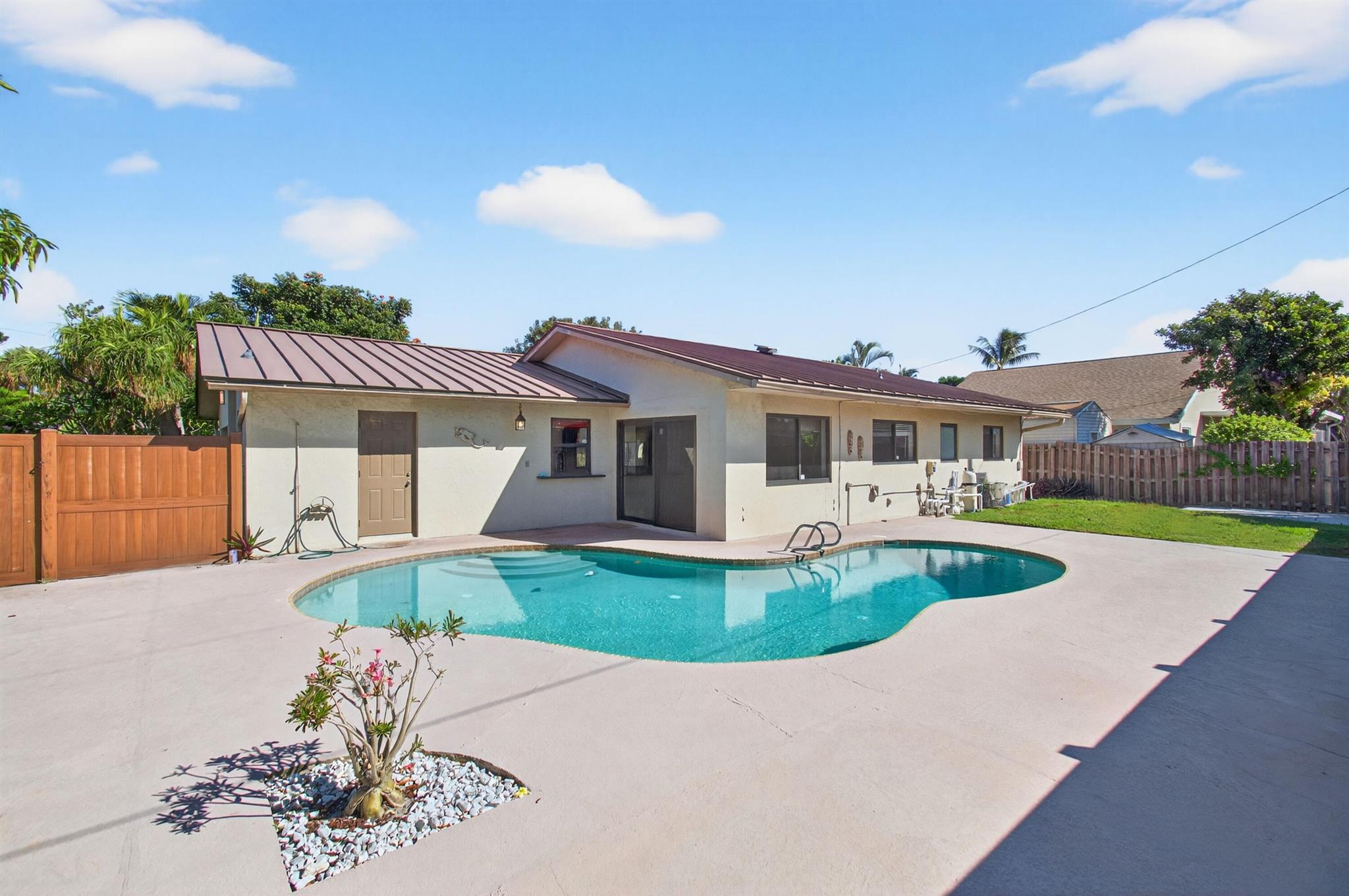 TROPIC PALMS 1 - Residential