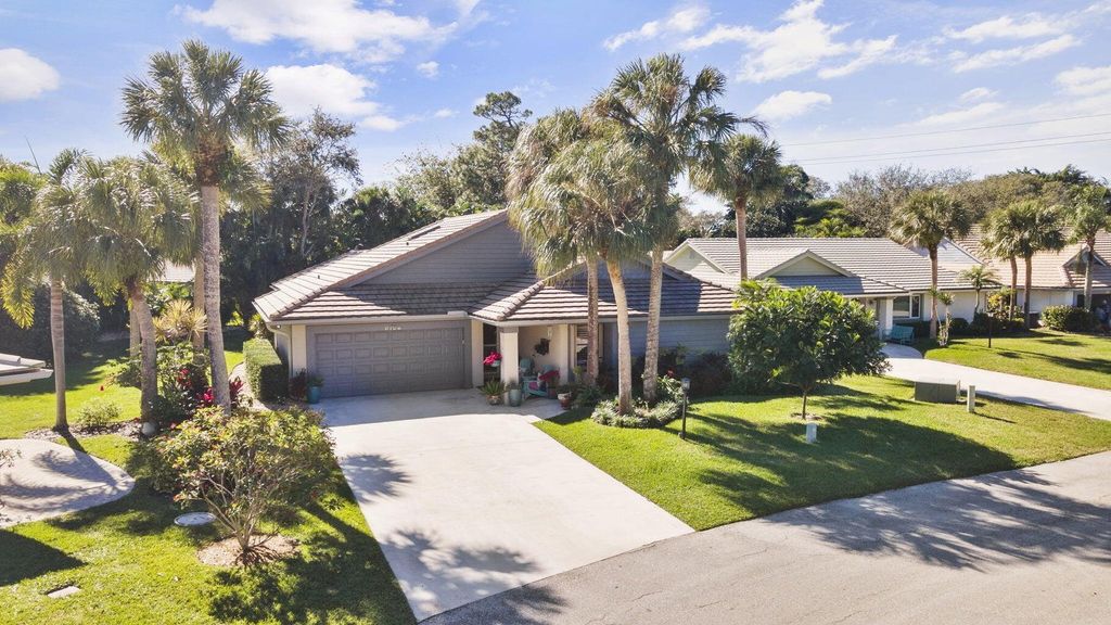 Photo of 5752 Forestwood Court, Jupiter, FL 33458 (MLS # R10893990)