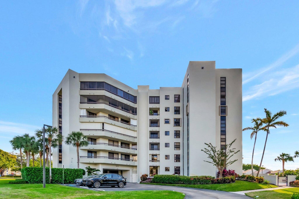 Photo of 6372 LA COSTA Drive #504, Boca Raton, FL 33433 (MLS # B26083543)