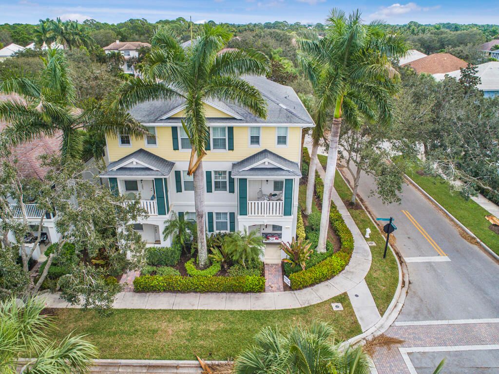 Photo of 3255 E Community Drive, Jupiter, FL 33458 (MLS # R10939877)