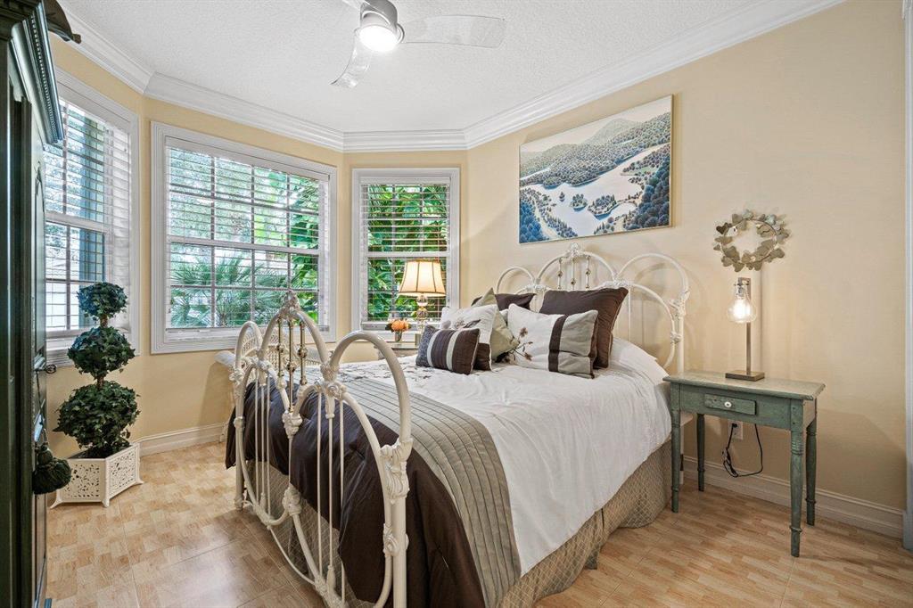 VALENCIA SHORES - Residential