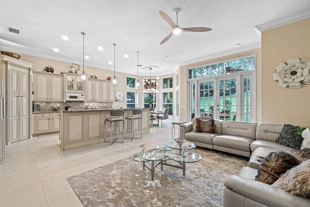 VALENCIA SHORES - Residential