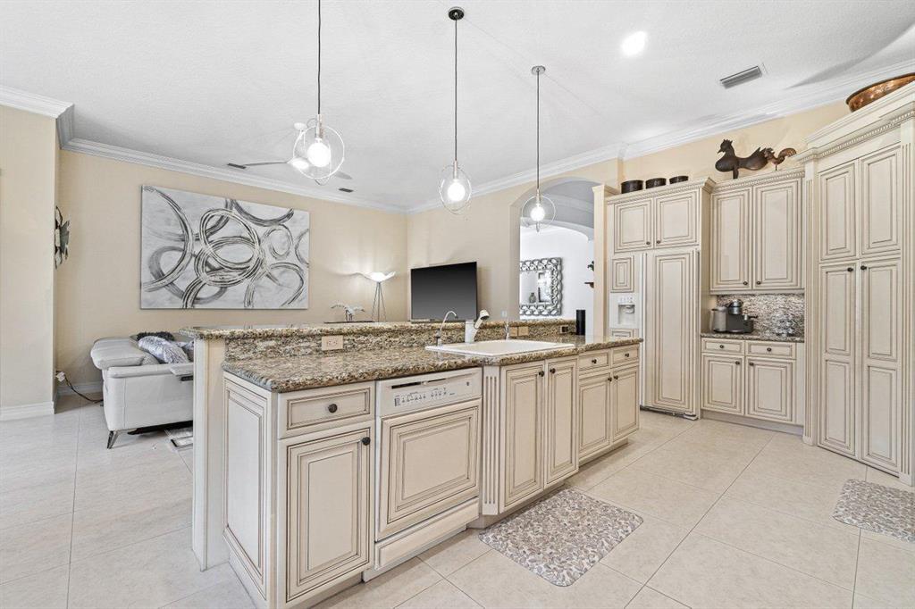 VALENCIA SHORES - Residential