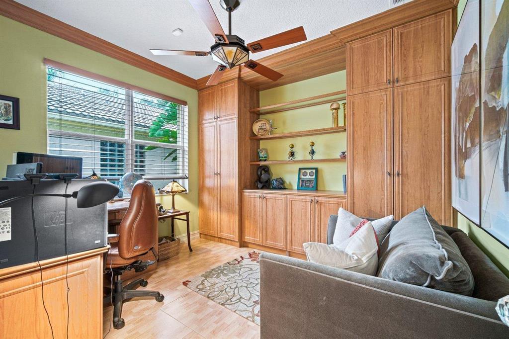 VALENCIA SHORES - Residential