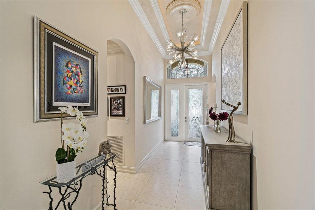 VALENCIA SHORES - Residential