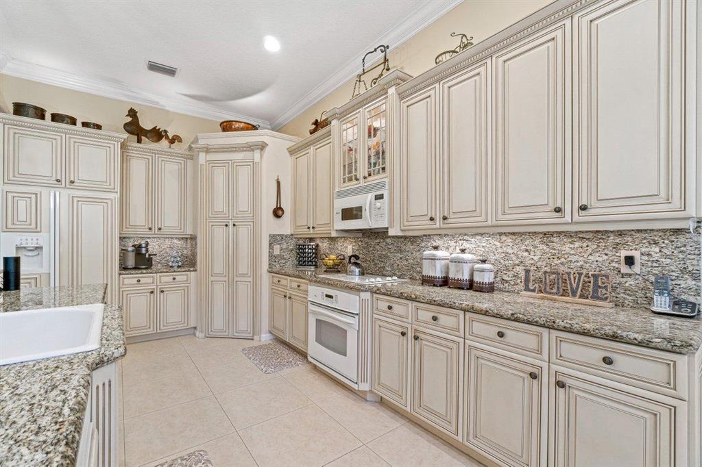 VALENCIA SHORES - Residential